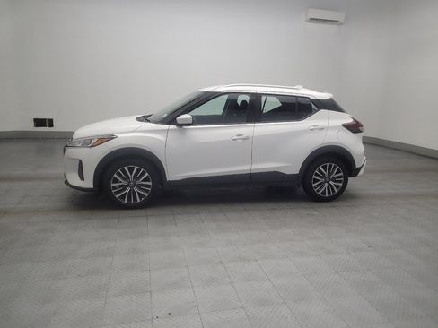 Used 2021 Nissan Kicks SV FWD image 2