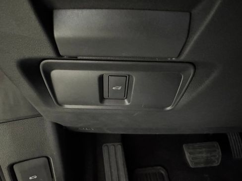 Used 2025 Land Rover Range Rover Evoque S image 11