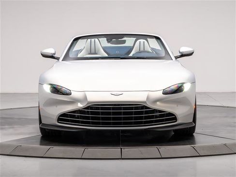 Used 2023 Aston Martin V8 Vantage Roadster image 7
