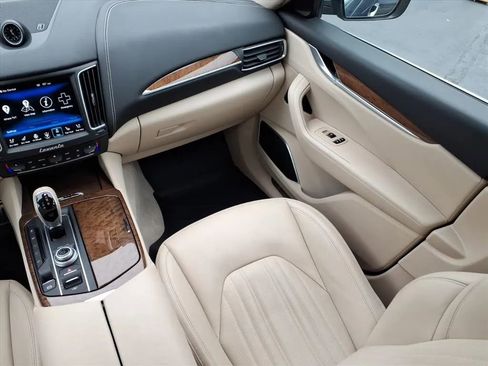 Used 2018 Maserati Levante GranLusso image 18