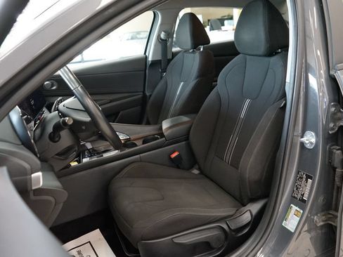 Used 2023 Hyundai Elantra SEL w/ Convenience Package FWD image 2