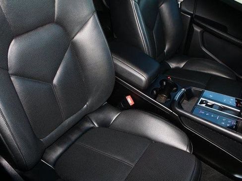 Used 2024 Porsche Macan w/ Premium Plus Package image 7