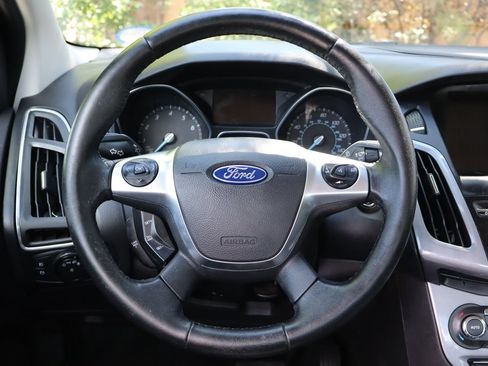 Used 2014 Ford Focus Titanium FWD image 18