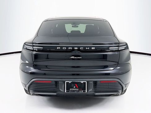 Certified 2025 Porsche Macan Electric image 10