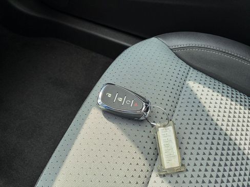 Used 2025 Chevrolet Trax LT w/ LT Convenience Package image 21