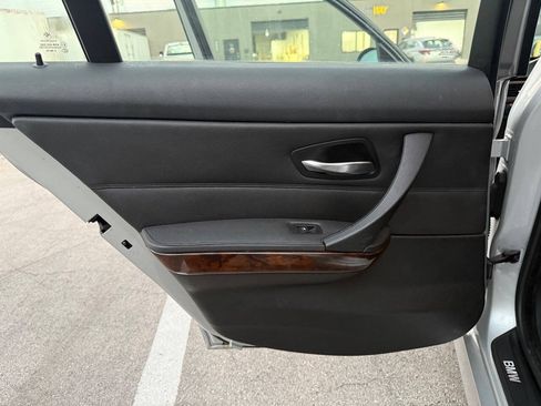 Used 2006 BMW 325i Sedan RWD image 16