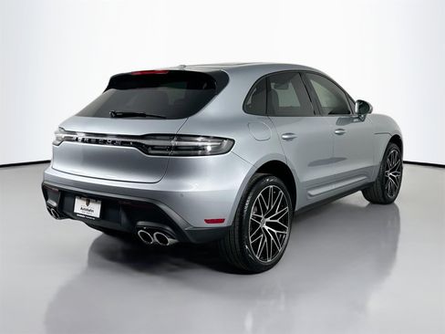 Certified 2025 Porsche Macan image 7