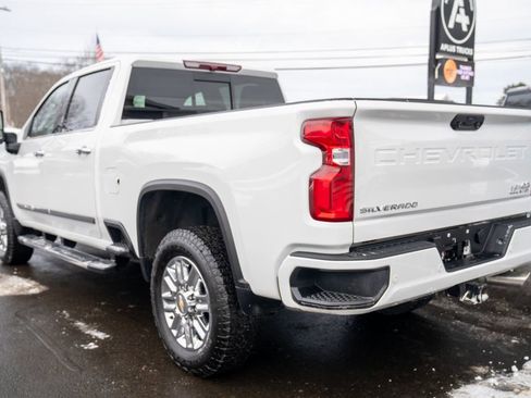 Used 2024 Chevrolet Silverado 2500 High Country image 4