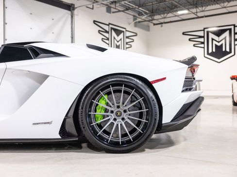 Used 2019 Lamborghini Aventador S image 20