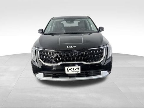 Certified 2025 Kia Carnival FWD image 3