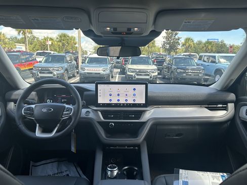 New 2025 Ford Explorer Active w/ Active Comfort Package image 32