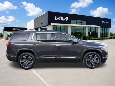Used 2019 GMC Acadia Denali w/ Technology Package FWD image 4
