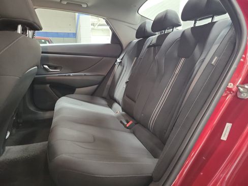 Used 2025 Hyundai Elantra SEL FWD image 9