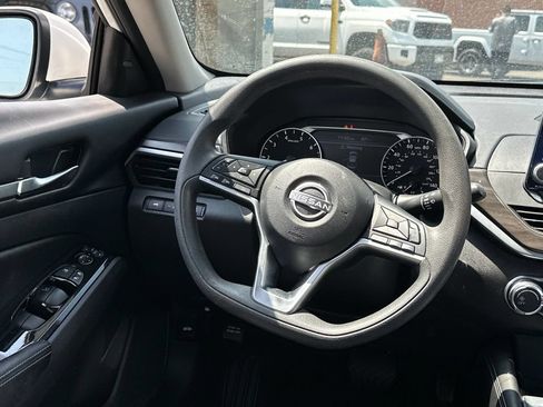 Used 2023 Nissan Altima 2.5 SV FWD image 17