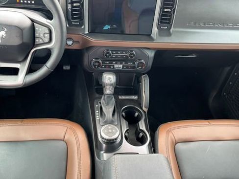 Used 2024 Ford Bronco Outer Banks AWD/4WD image 35