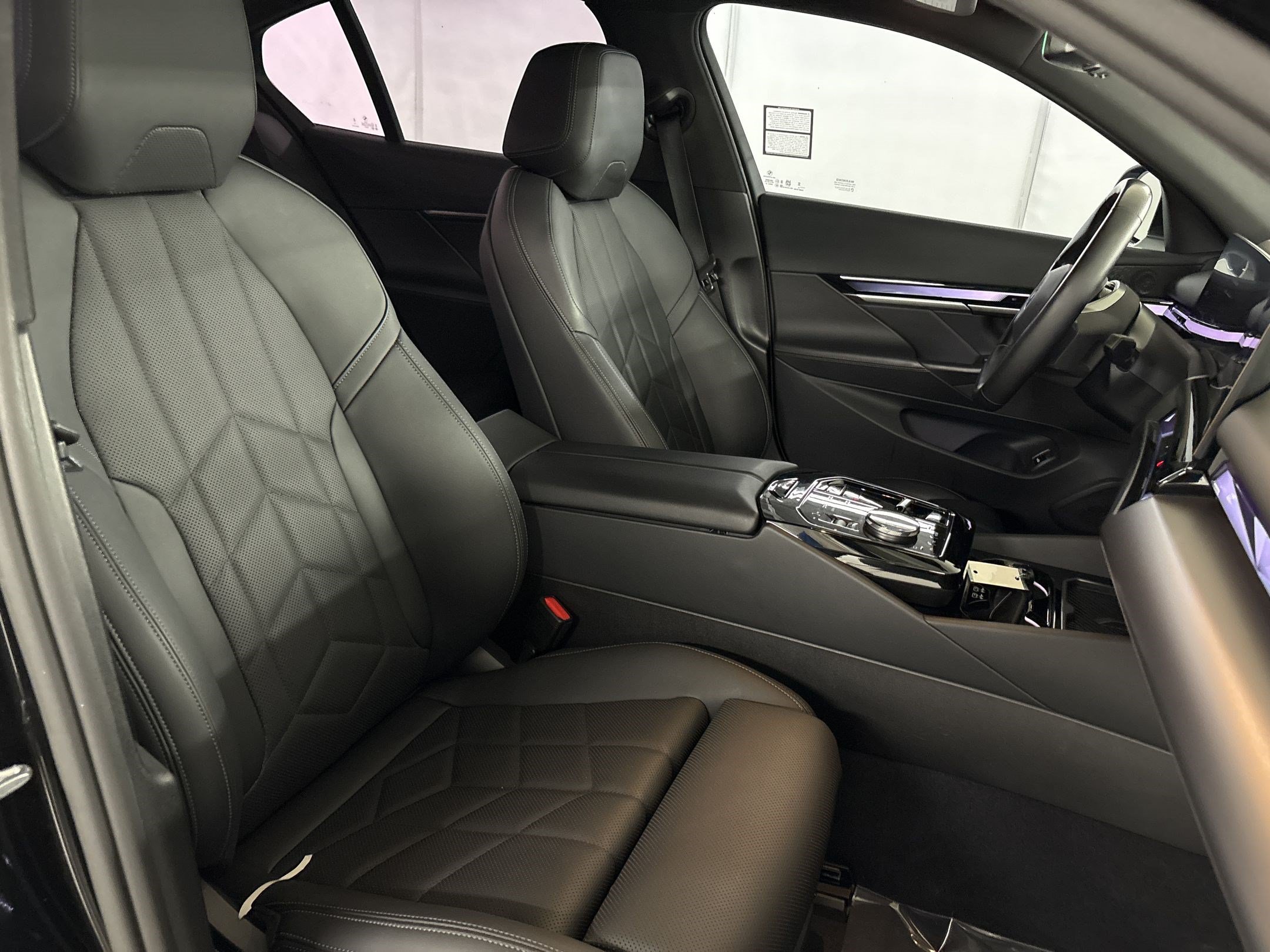 Used 2024 BMW i5 eDrive40i w/ Premium Package RWD image 25