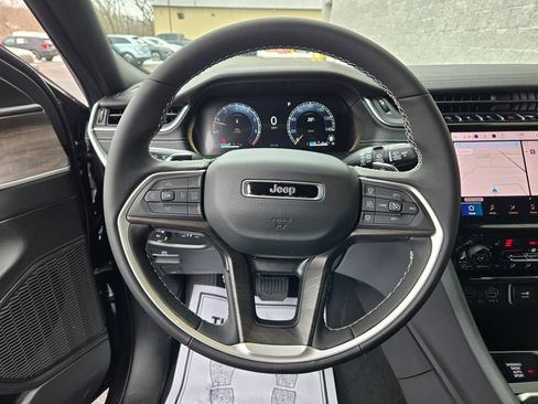 New 2025 Jeep Grand Cherokee Limited w/ Black Appearance Package AWD/4WD image 17