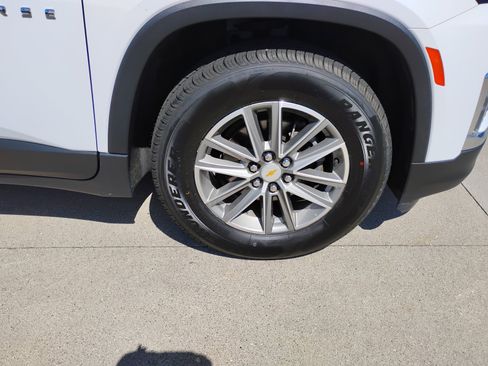 Used 2023 Chevrolet Traverse LT FWD image 34