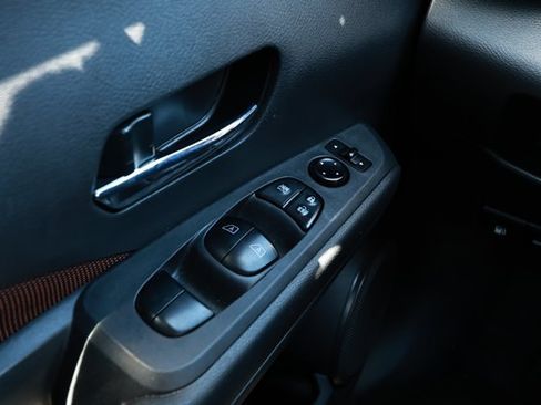 Used 2021 Nissan Kicks SR FWD image 19