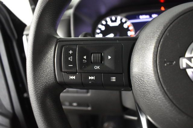 Used 2024 Nissan Rogue SV AWD/4WD image 16
