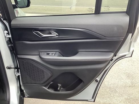 New 2025 Jeep Grand Cherokee Altitude image 35