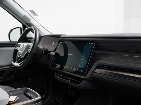 Used 2023 Rivian R1S Adventure AWD/4WD image 32