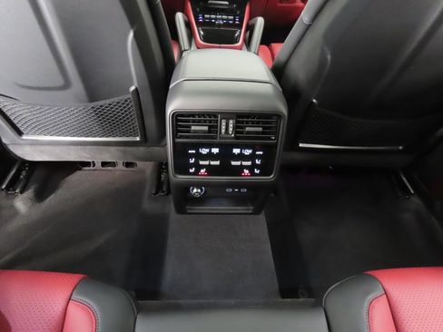 Certified 2026 Porsche Cayenne E-Hybrid Coupe AWD/4WD image 33