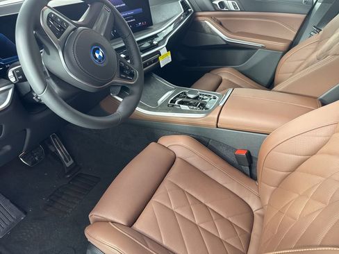New 2026 BMW X5 xDrive50e w/ M Sport Package AWD/4WD image 9
