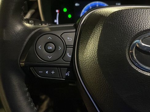 Used 2025 Toyota Corolla Cross XLE image 11