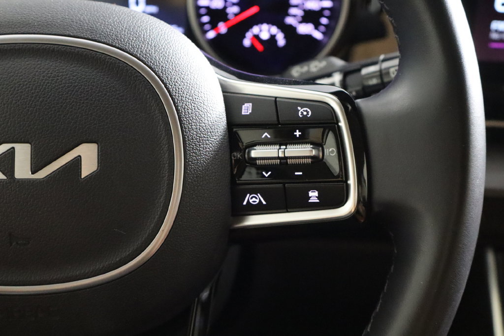 Used 2022 Kia Carnival SX FWD image 10