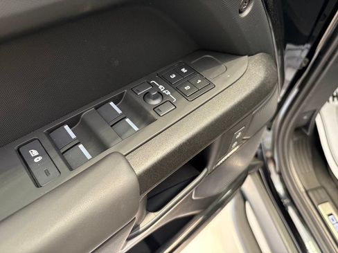 New 2026 Land Rover Defender 110 AWD/4WD image 34