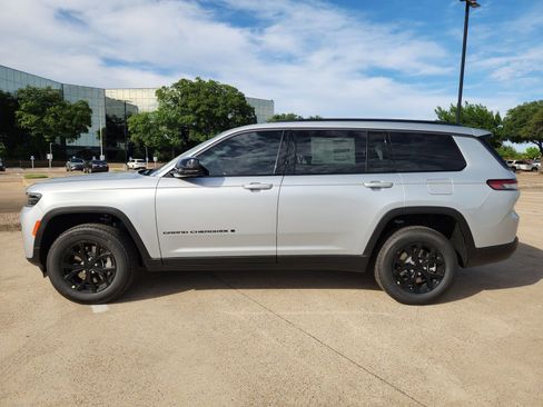 New 2026 Jeep Grand Cherokee L 2WD image 3