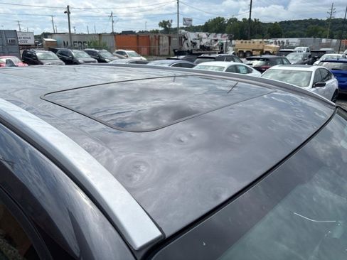 Used 2023 Toyota Highlander XLE AWD/4WD image 7