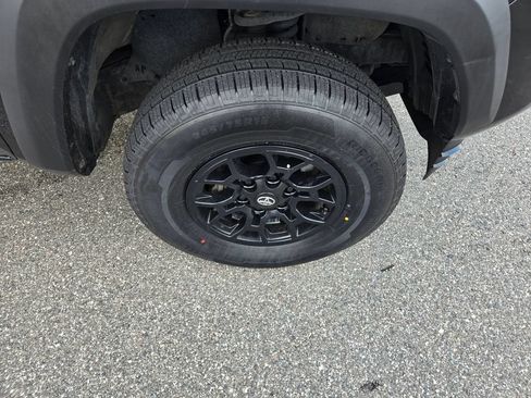 Used 2020 Toyota Tacoma SR w/ SX Package AWD/4WD image 10