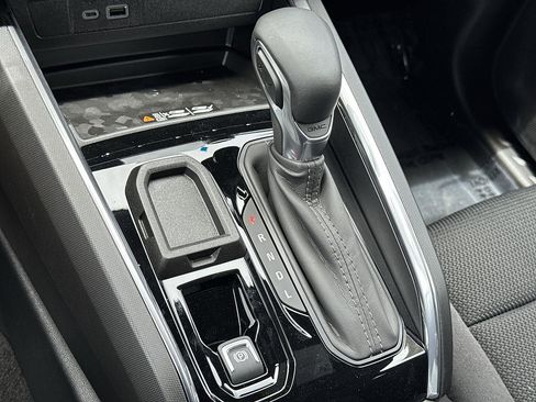 New 2026 GMC Canyon Elevation w/ LPO, Black Badging Package RWD image 13