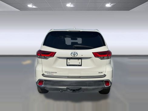 Used 2019 Toyota Highlander XLE image 10