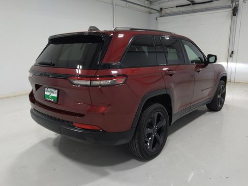 Used 2023 Jeep Grand Cherokee Altitude AWD/4WD image 9