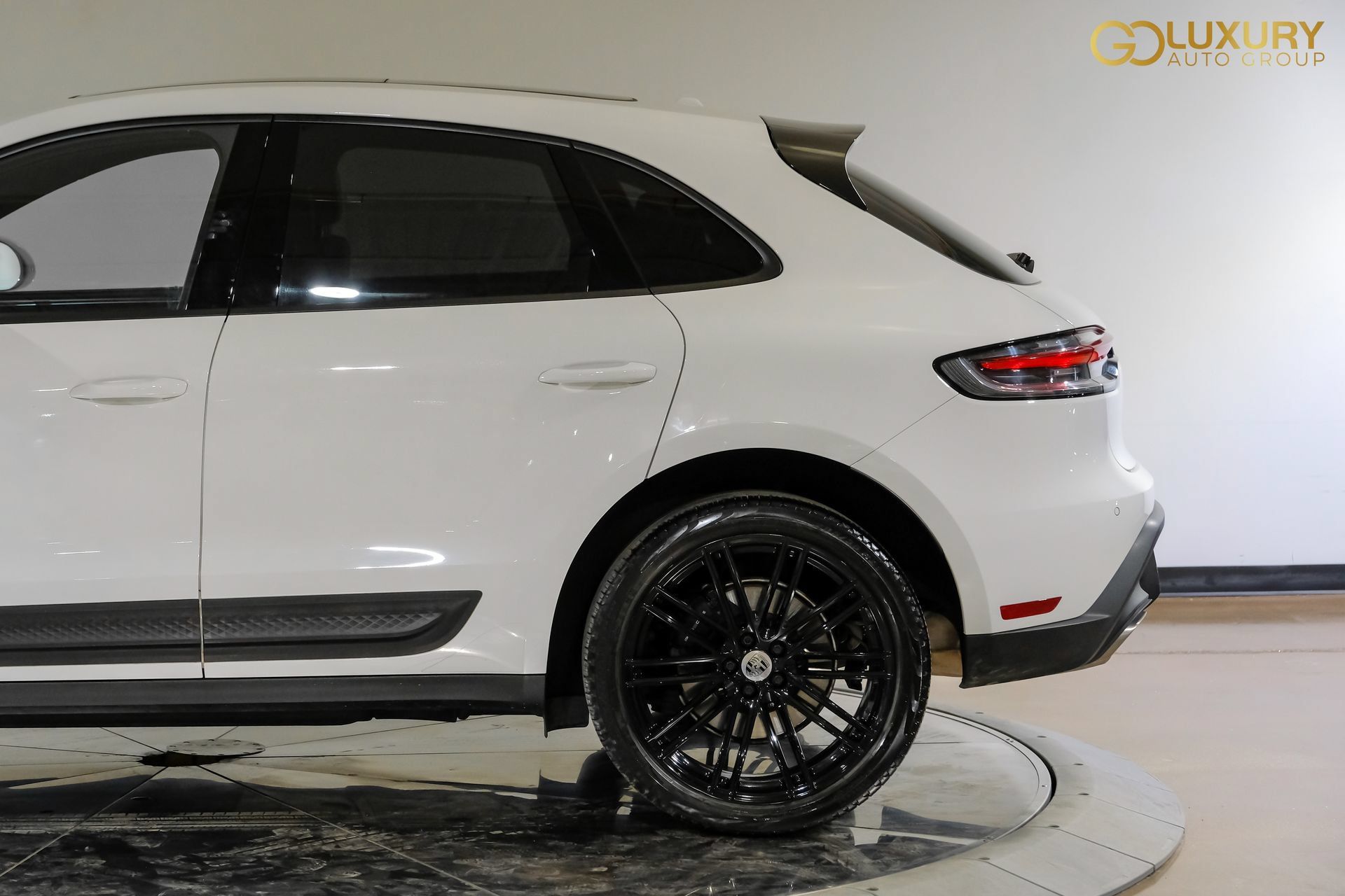 Used 2024 Porsche Macan w/ Premium Plus Package AWD/4WD image 15