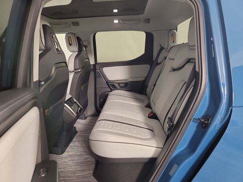 Used 2023 Rivian R1T Adventure image 22