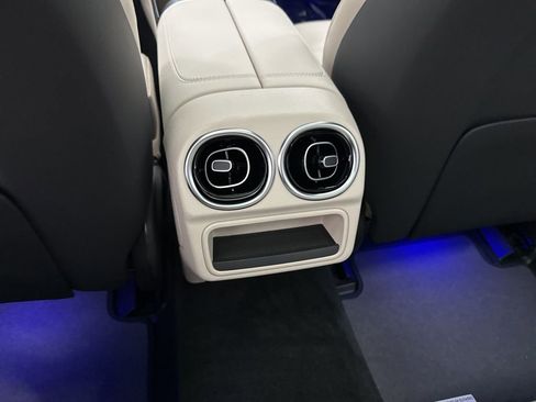 Used 2025 Mercedes-Benz C 300 Sedan image 21