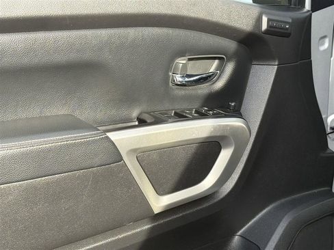 Used 2019 Nissan Titan PRO-4X w/ Pro-4x Convenience Package AWD/4WD image 25