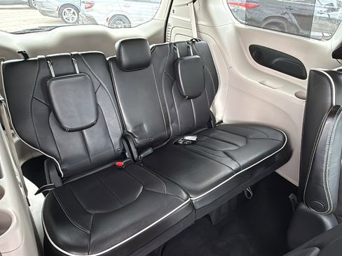 Certified 2021 Chrysler Pacifica Limited w/ Uconnect Theater Family Group image 26