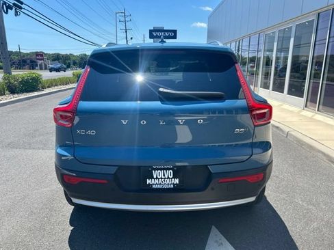 Used 2025 Volvo XC40 B5 Core AWD/4WD image 4