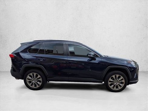 Used 2021 Toyota RAV4 XLE Premium AWD/4WD image 4