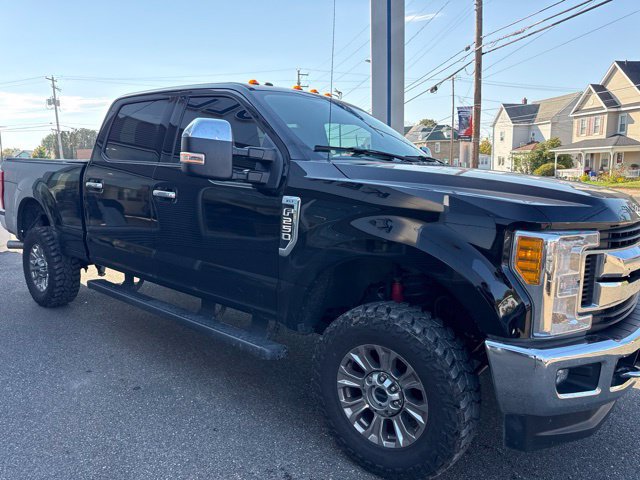 Used 2017 Ford F250 XLT w/ XLT Premium Package AWD/4WD image 4
