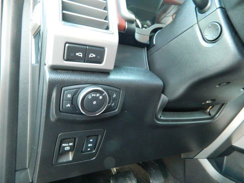 Used 2018 Ford F150 Platinum w/ Equipment Group 701A Luxury image 19