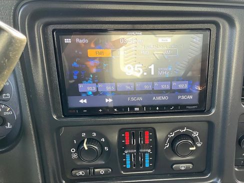 Used 2004 GMC Sierra 1500 SLE w/ Light Duty Power Package AWD/4WD image 10
