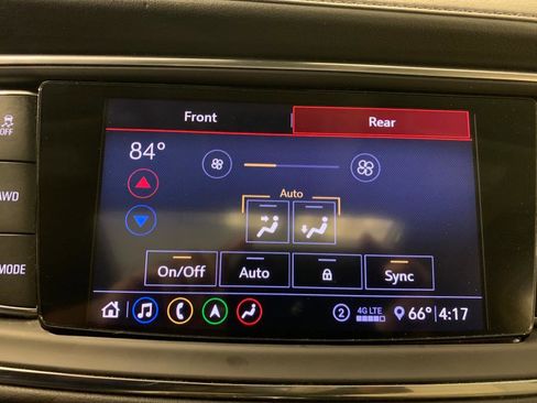 Used 2020 Buick Enclave Premium w/ Sun and Sites Package image 38