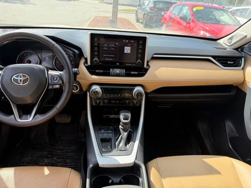 Used 2021 Toyota RAV4 XLE Premium image 23