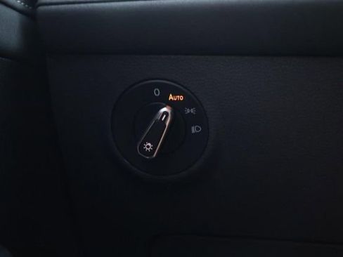 New 2025 Volkswagen Taos SE image 20